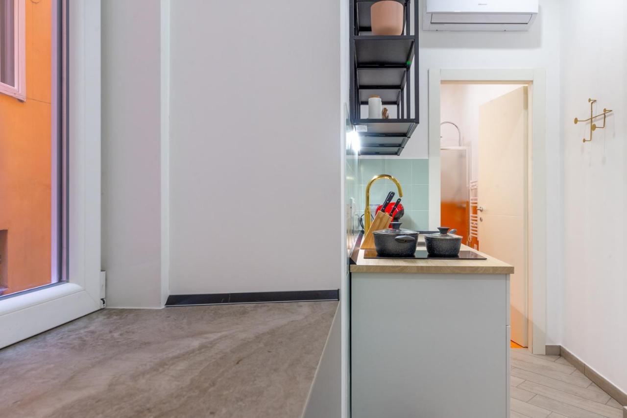 Lovely And Tiny Pied-A-Terre In The City Center Trieste Eksteriør billede