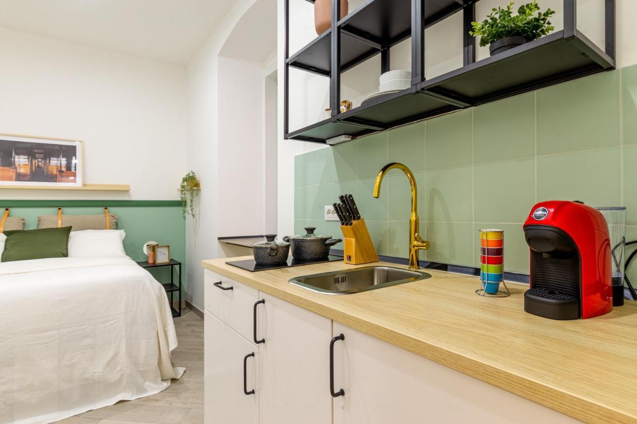 Lovely And Tiny Pied-A-Terre In The City Center Trieste Eksteriør billede